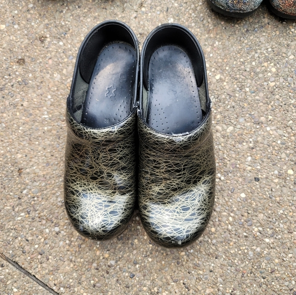 Work Clogs - Picture 2 of 12